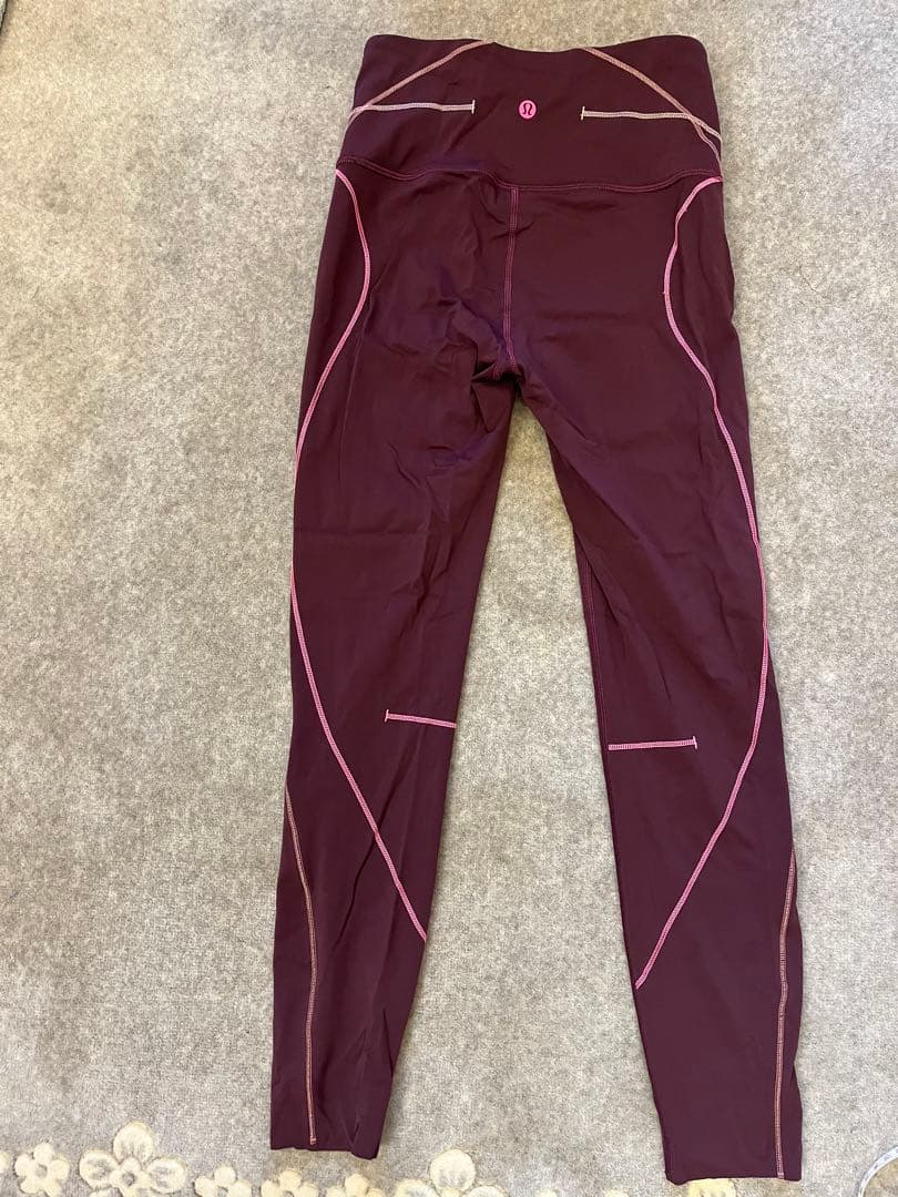 Vネックトップスとレギンスとタンクトップ　3枚セット　ルルレモン