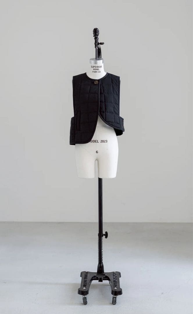 イオレ IORE Reversible Vest BLACK