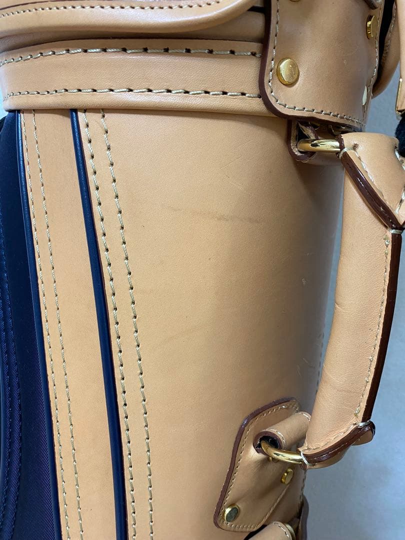 ネイビーとベージュのゴルフキャディバッグ