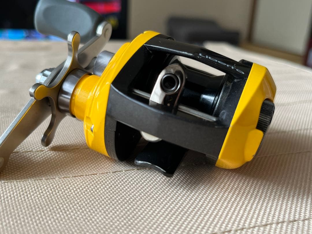 【希少・美品】ダイワ 04 イエローピクシー 右（フィネス/カスタムベースに）