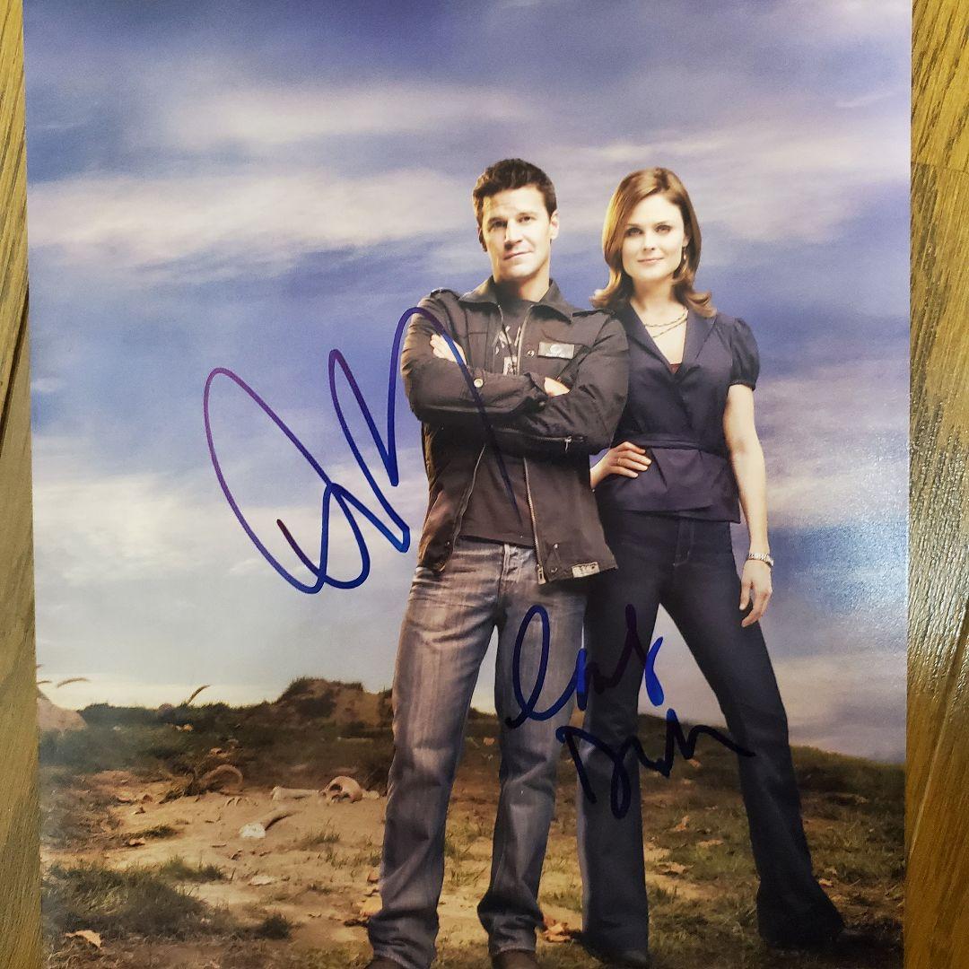 2枚セット　直筆サイン入り大判写真海外ドラマ　BONES骨は語るブレナンブース役