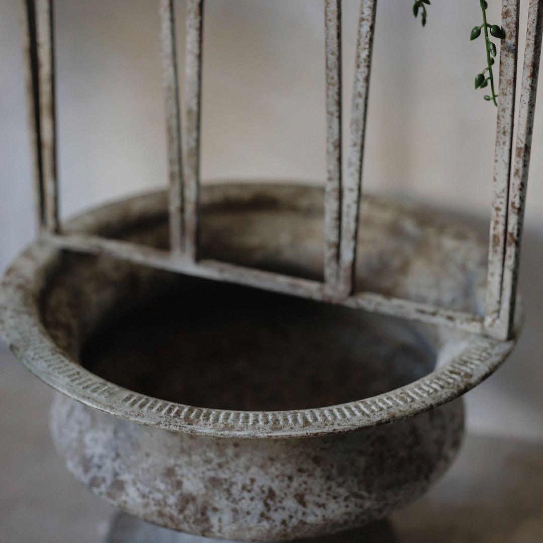 ＊Spring Sale＊ シャビーでとっても素敵なトレリス台座付プランター