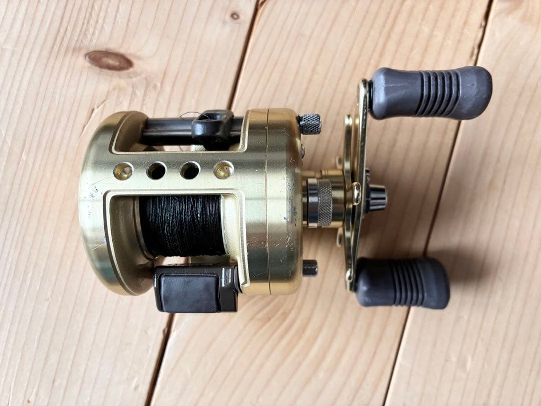 SHIMANO CALCUTTA 100XT (右)ベイトリール