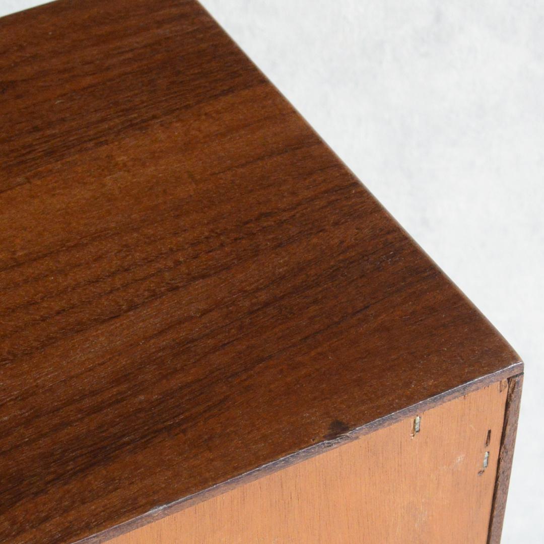 イギリスヴィンテージ チークシェルフ コンパクト 飾り棚 ディスプレイ 本棚