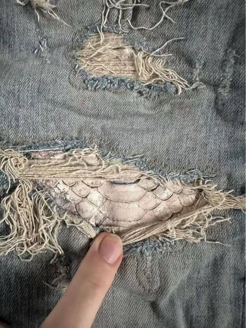 amiri白スネークジーンズ