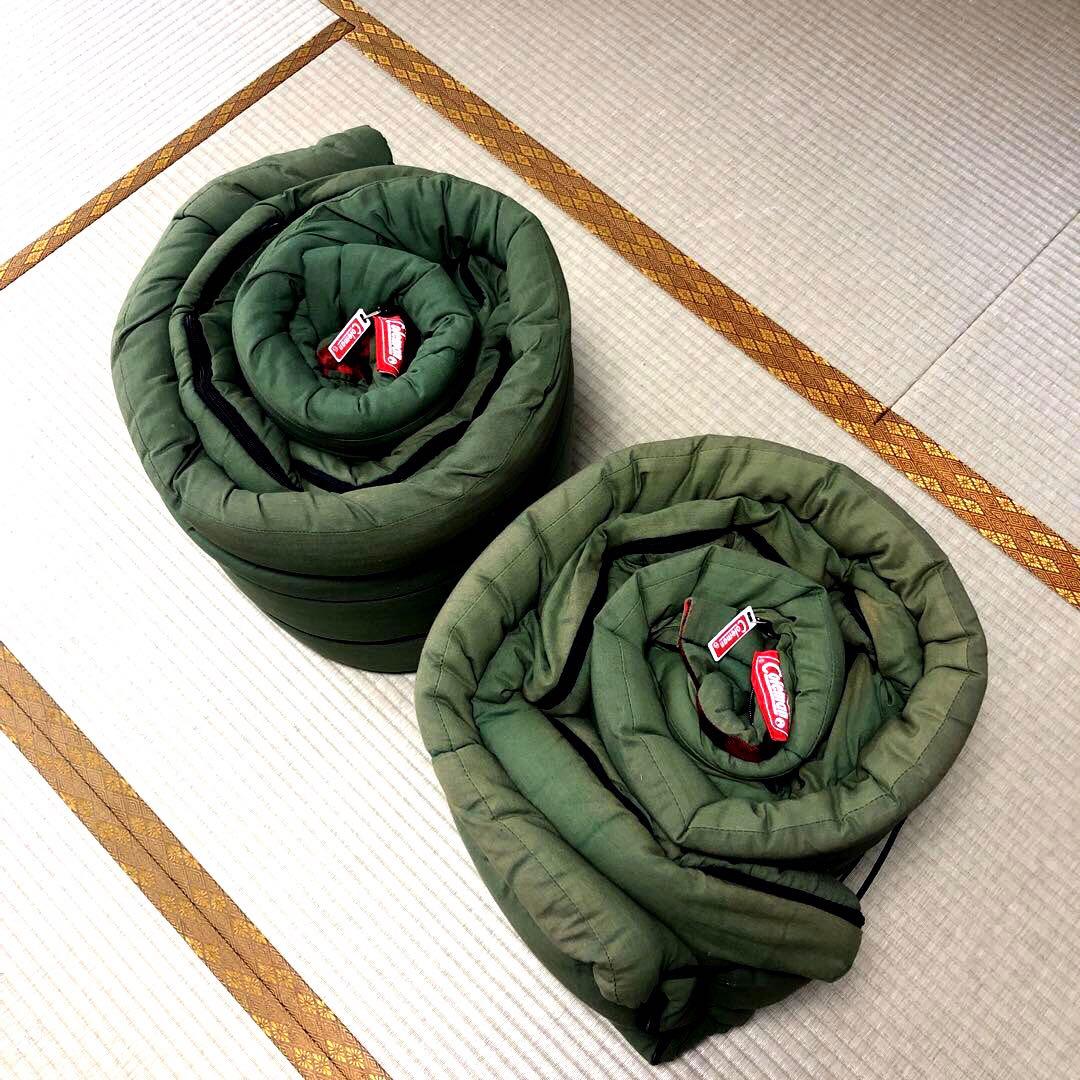 コールマン寝袋二枚　B