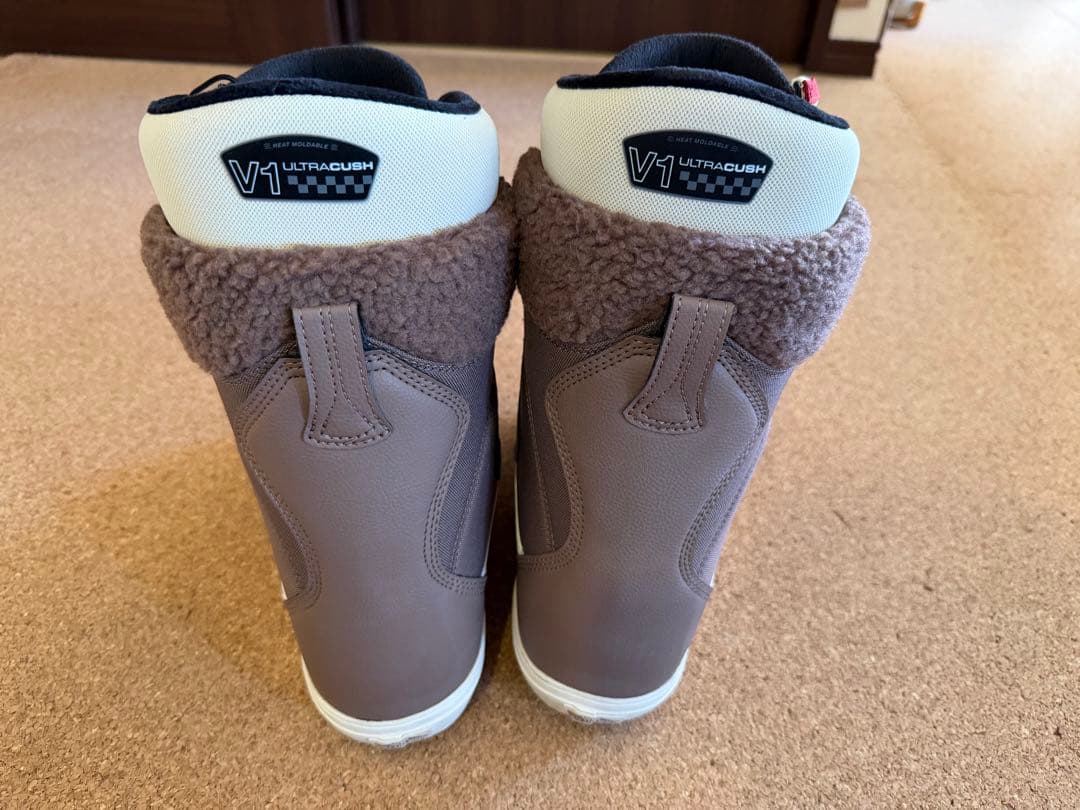 VANS 女性用スノーボードブーツ　23.5cm