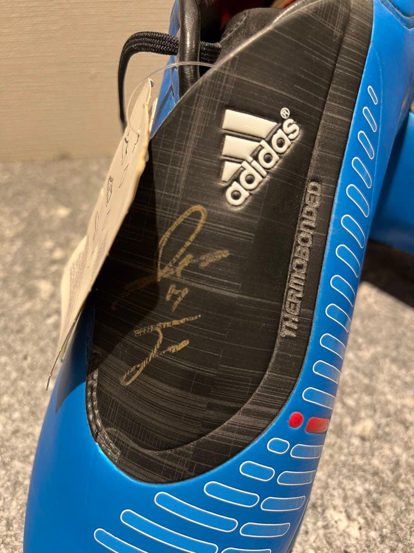 中村俊輔選手　直筆サイン入りスパイク　新品