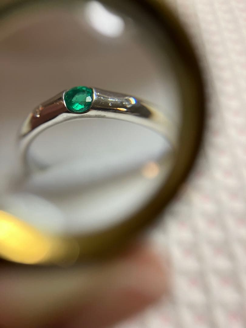 pt900＊ザンビア産の美しいエメラルド＆ダイヤリングです