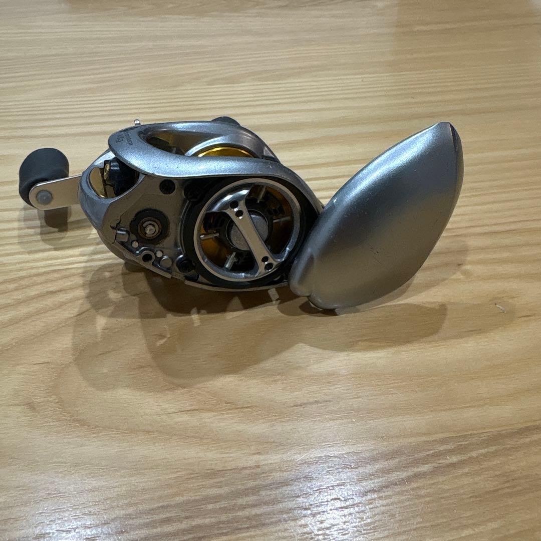 SHIMANO nium Mg ベイトリール