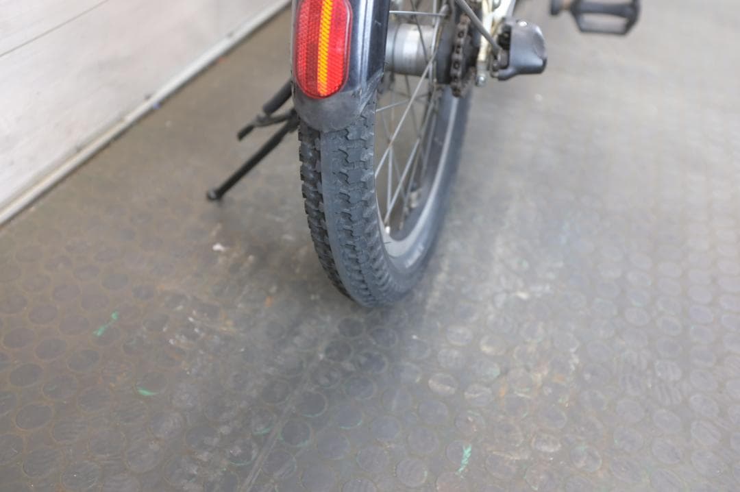 両立スタンドに変更ブリヂストン製)18インチ3段　8.1Ah（4点灯）充電器あり