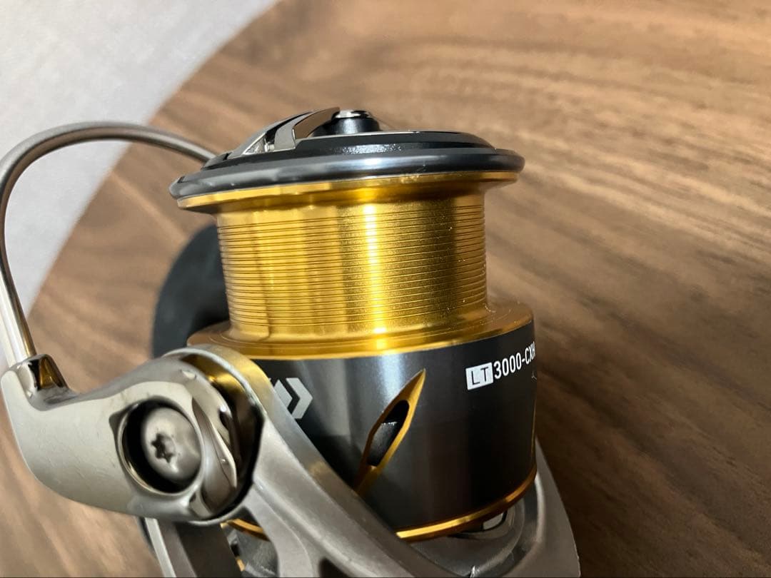 Daiwa スピニングリール　21フリームスLT3000-CXH