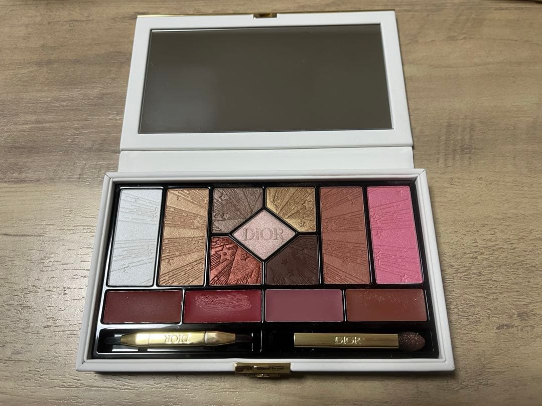 Dior マルチユースパレット ホリデー2025