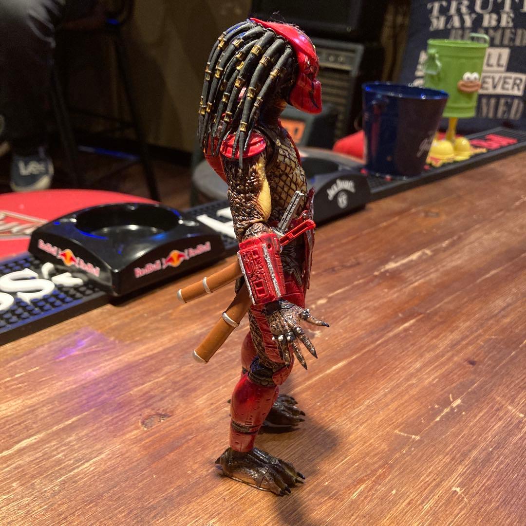 気*猫様 プレデターフィギュア