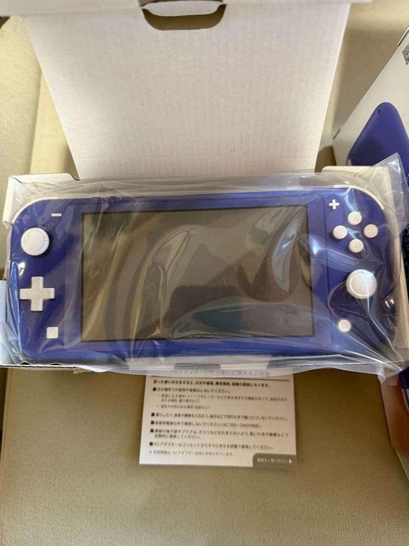 【新品】　Nintendo Switch Lite ブルー 本体　おまけ付き