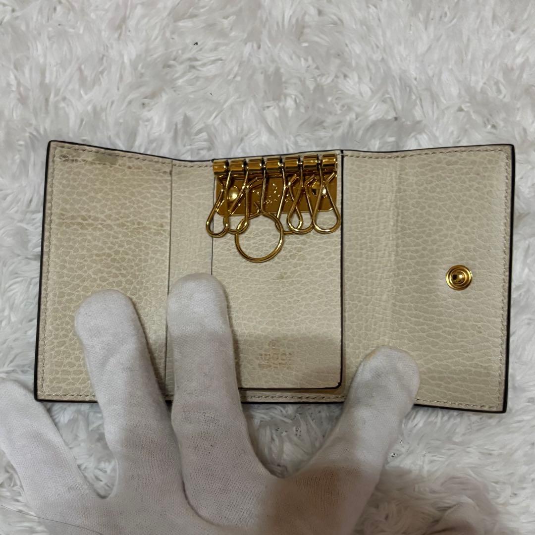 極美品 GUCCI グッチ 6連キーケース GGマーモント ホワイト
