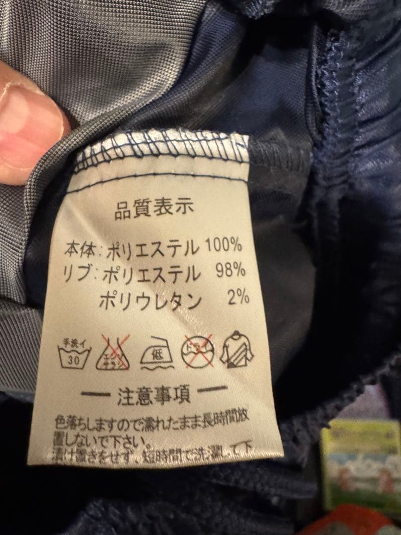 新品ATHLETA キッズ150㌢ピステ上下 セットアップシルバー/ネイビー