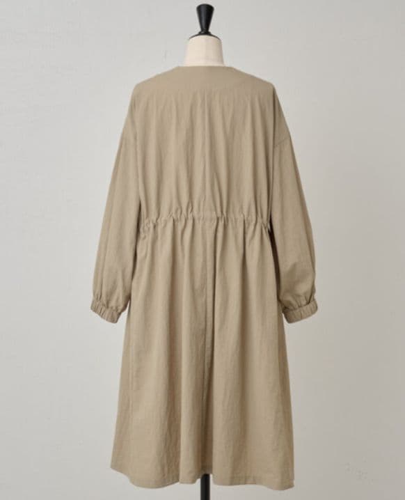 新品タグ付き　ビアズリー　バルーン袖フレアーコート　カーキー