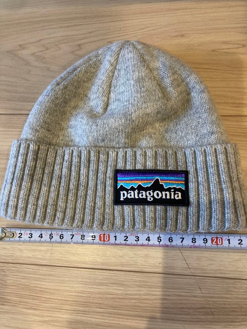 patagonia グレー ニット帽　未使用