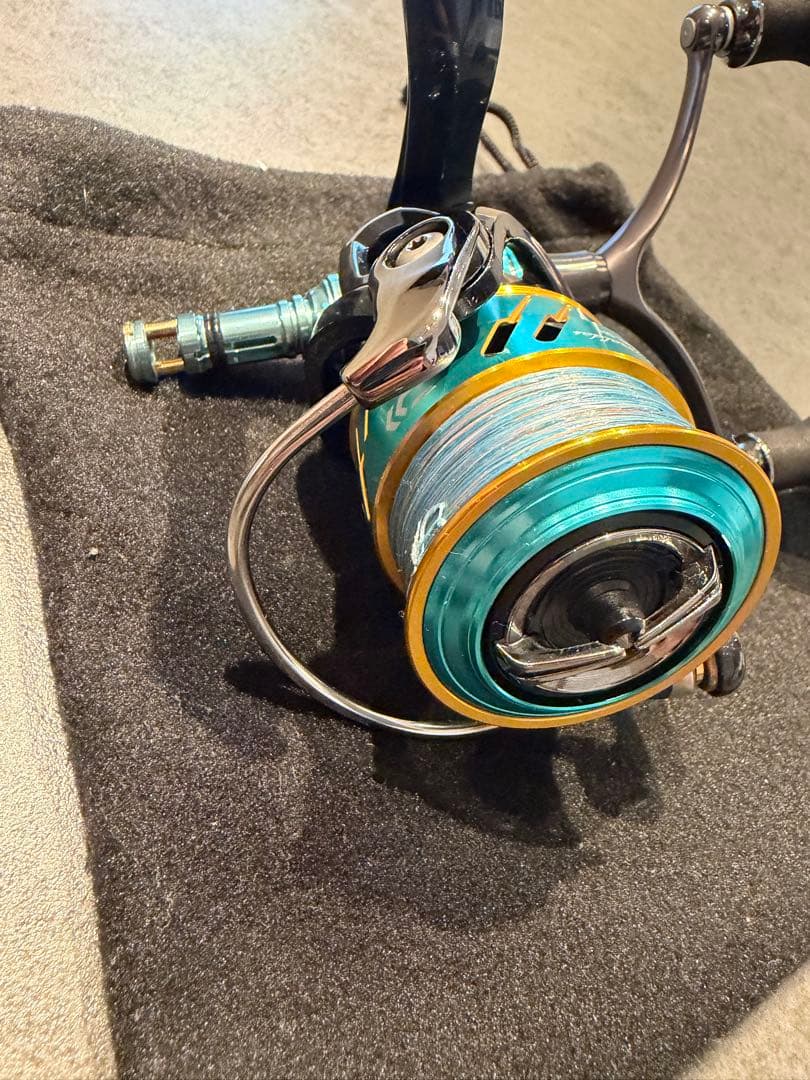 エメラルダス　MX2508PE-DH スピニングリール