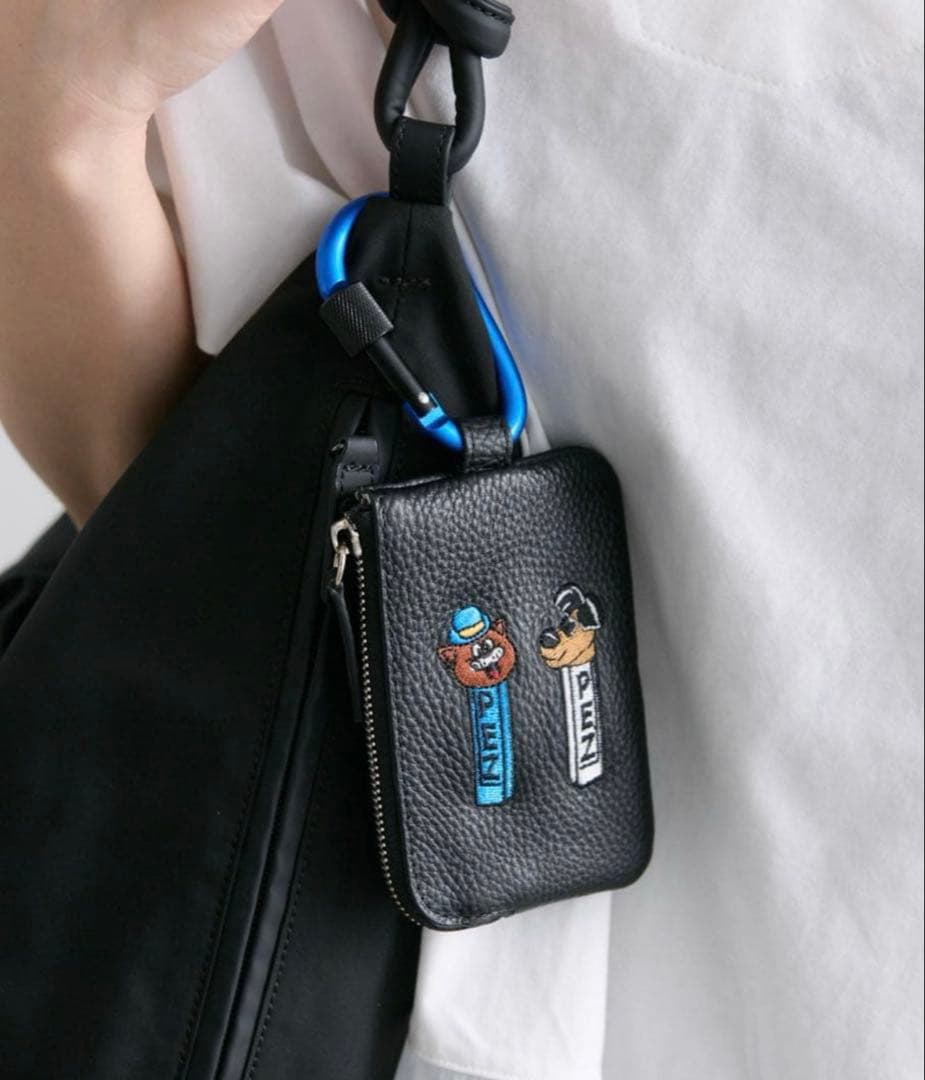 新品未使用PEZ(ペッツ) ×ear《牛革》カラビナ付きパス＆キーケース