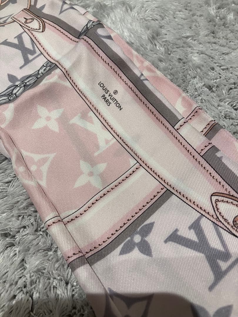 LOUIS VUITTON ピンク スカーフ