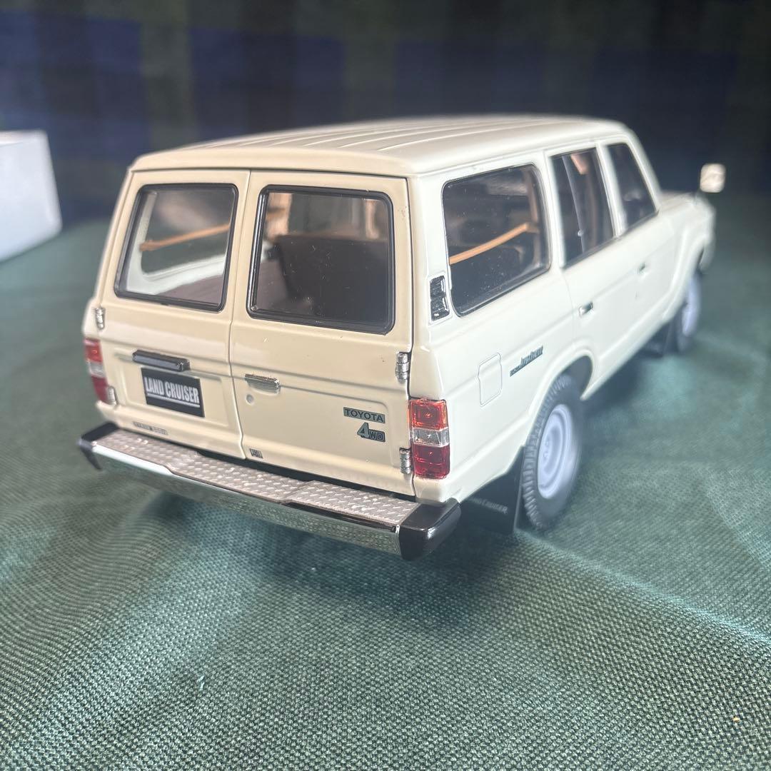 京商　1/18 ランドクルーザー 60 ホワイト完成品