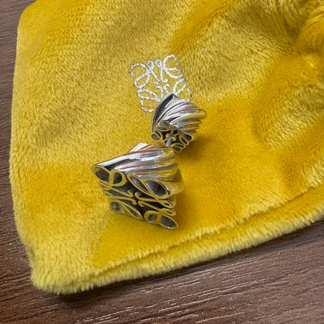 と*と様 LOEWE ロエベ アナグラムロゴ シングルピアス 2WAY シルバー