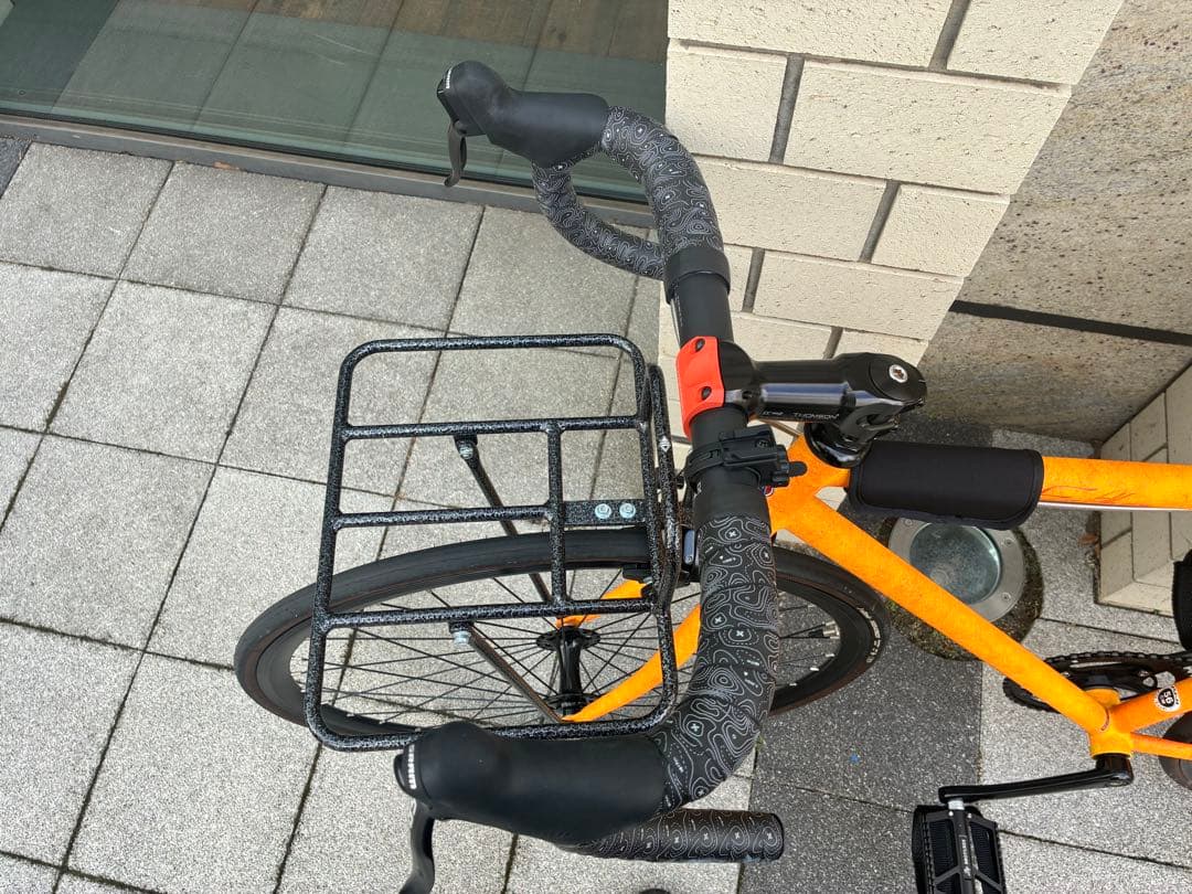 2025年モデルFUJI フェザーマッドオレンジ　カスタムピストバイク560mm