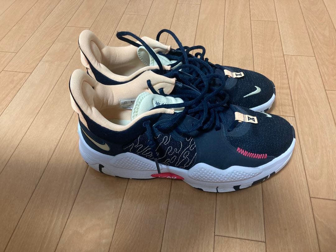 バッシュ　PG5 ネイビー　本日のみ‼️