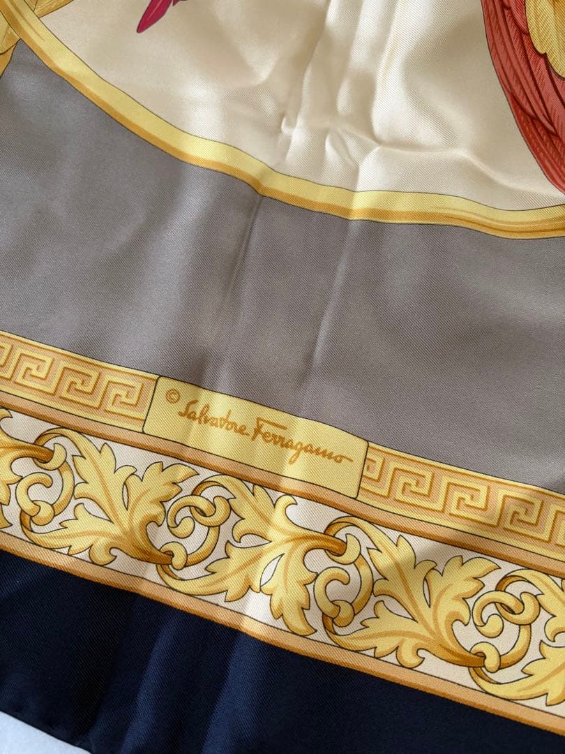 サルヴァトーレフェラガモ シルク スカーフ 鳥 オウム