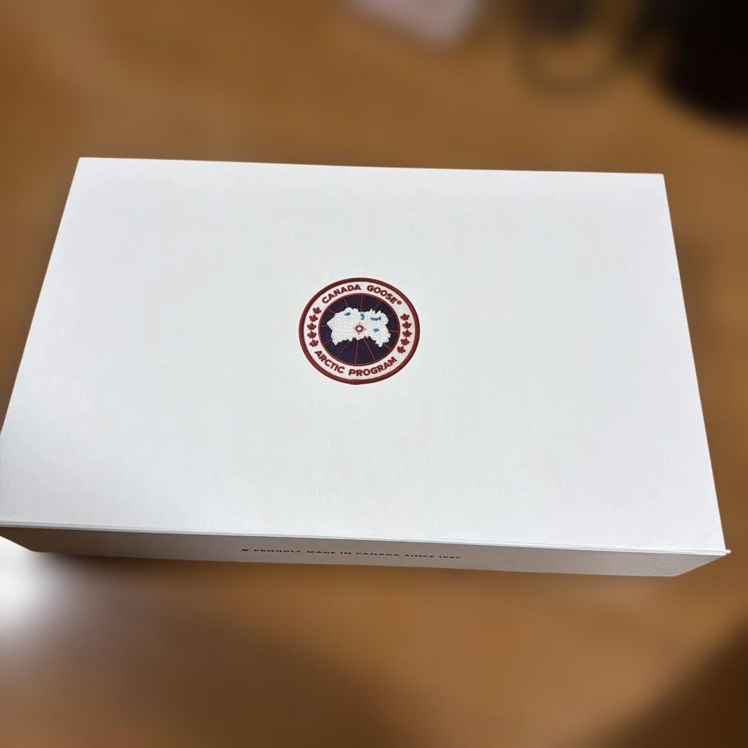 美品！  ブラックダウンベスト Mサイズ 箱あり。