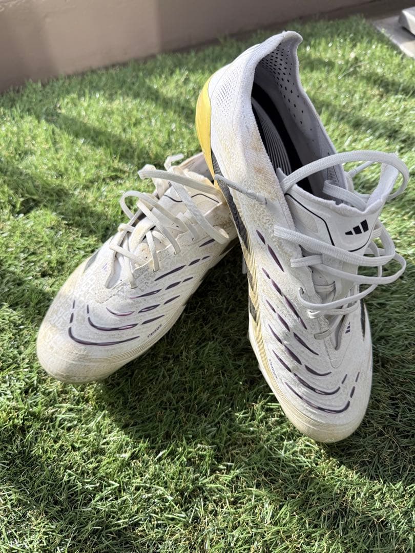 adidas サッカーシューズ ホワイト　プレデター