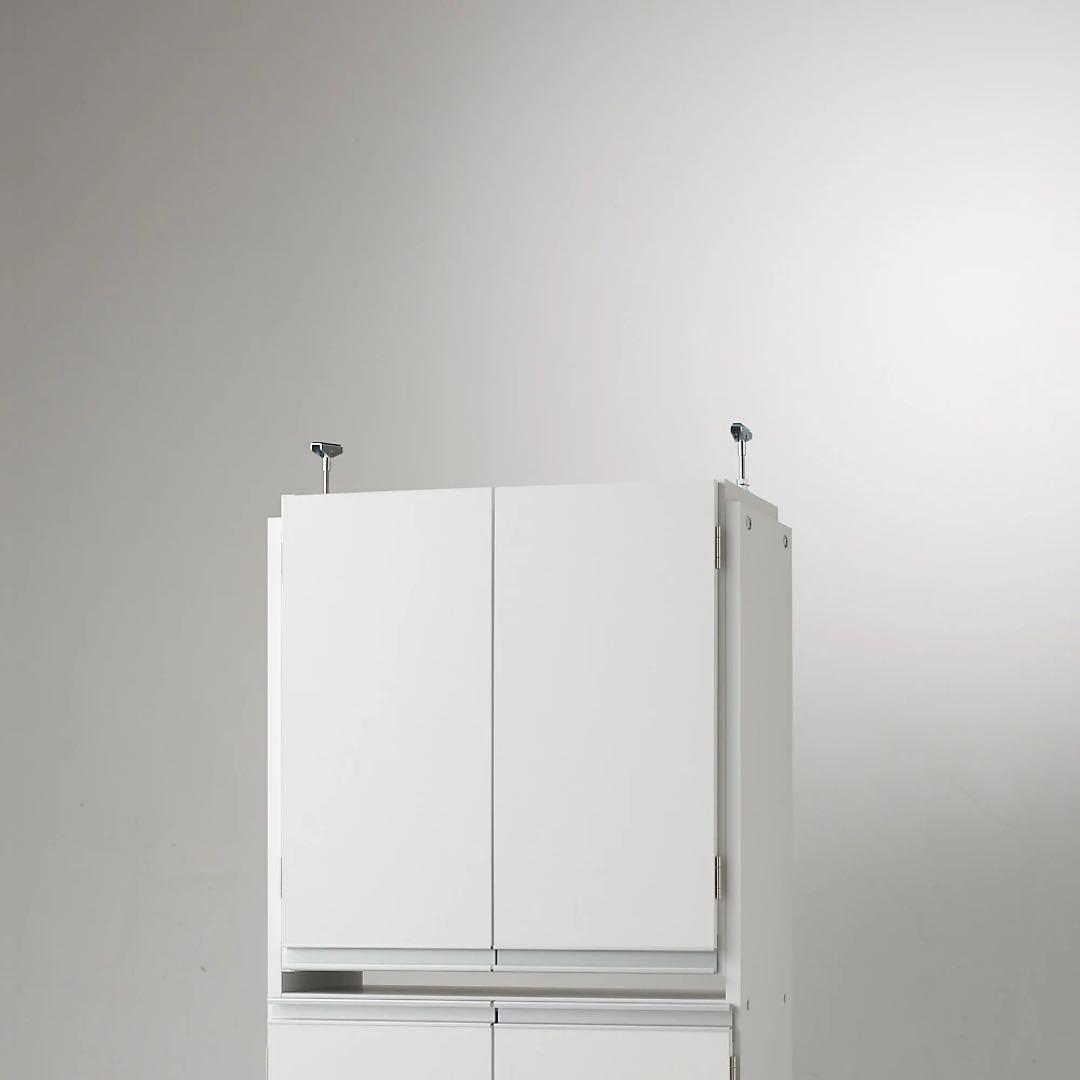 薄型で省スペースキッチン突っ張り収納庫 扉タイプ 幅45cm・奥行19cm