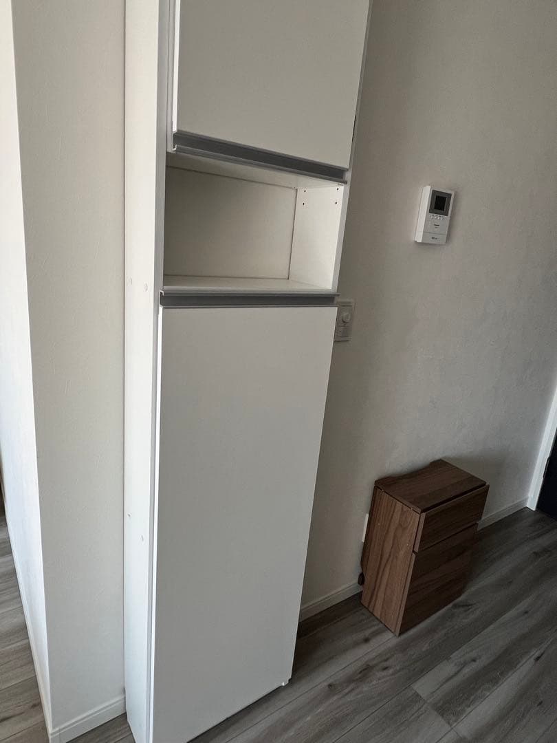 薄型で省スペースキッチン突っ張り収納庫 扉タイプ 幅45cm・奥行19cm