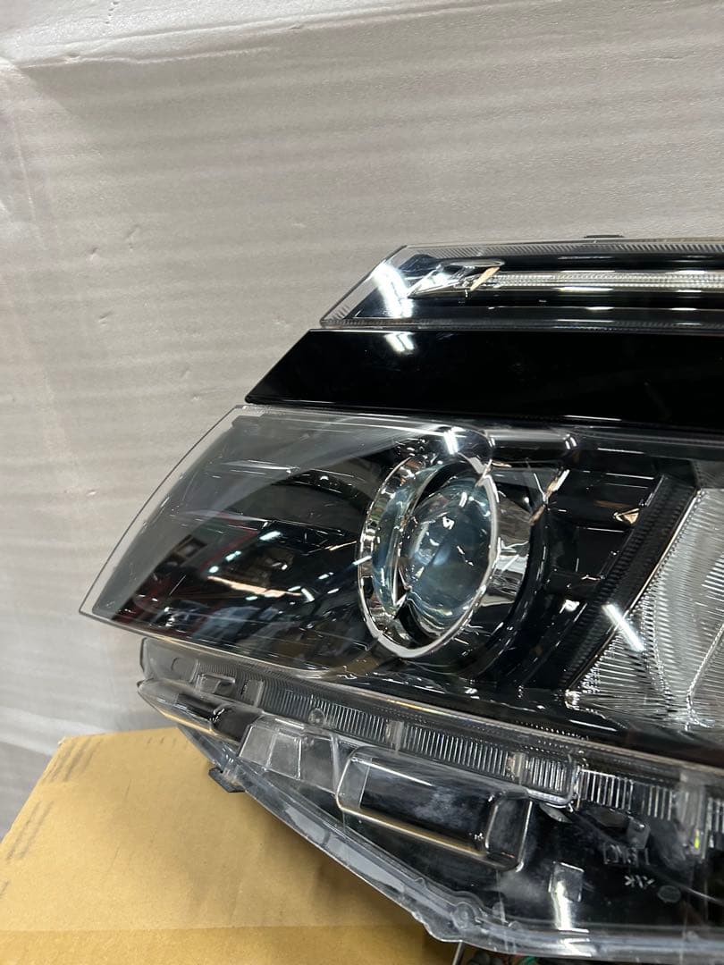 ヴォクシー　80 前期　左ヘッドライト