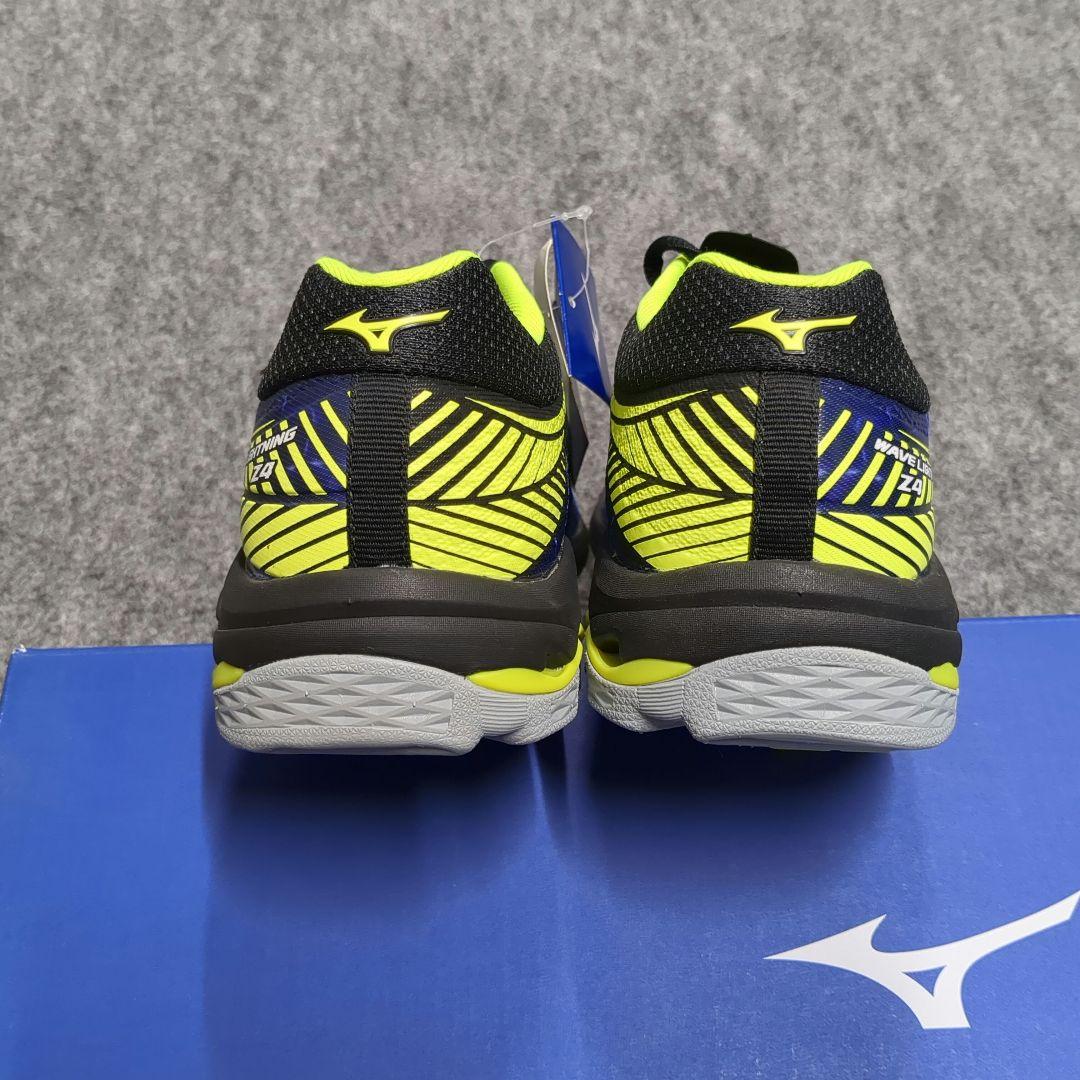 バレーボールシューズ　ミズノ　ウェーブライトニングZ4