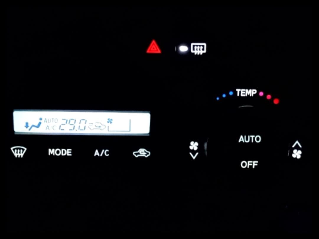 M-875　 タント等。 エアコン スイッチ ＆ ハザードスイッチ 2点。