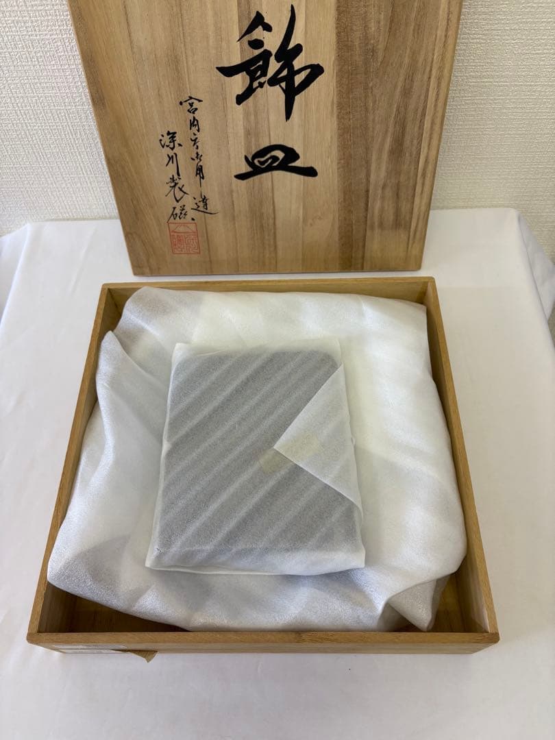 深川製磁　八方割飾皿　窓絵竹に鶴