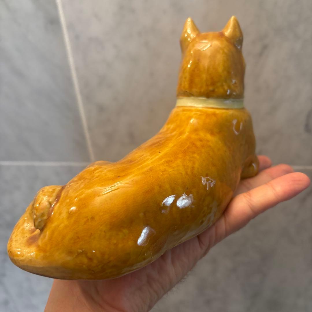 九谷焼　作家さんもの　独特の色彩と平和的で優雅な姿が美しい秋田犬の陶器オブジェ