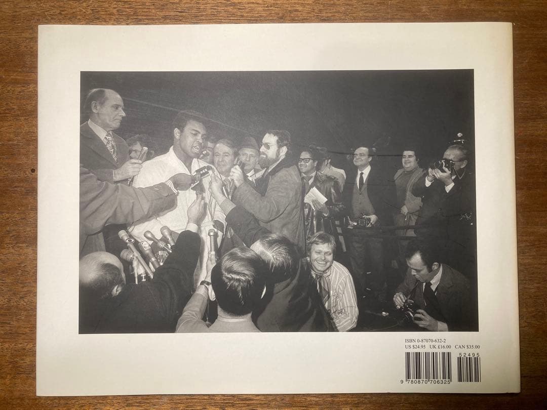 Garry Winogrand ，Public Relations