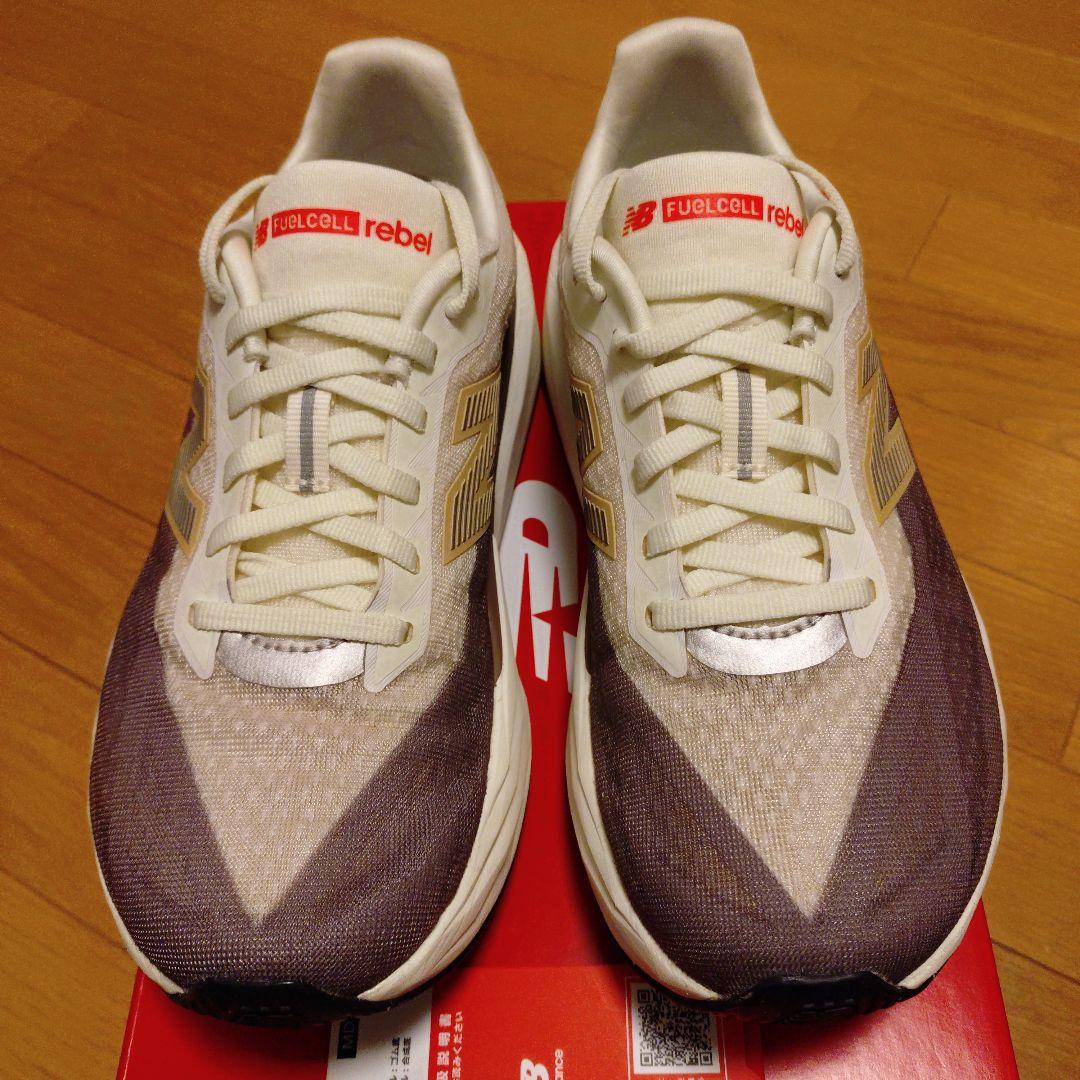 〚美品〛ニューバランス FuelCell V5 ランニングシューズ 箱あり