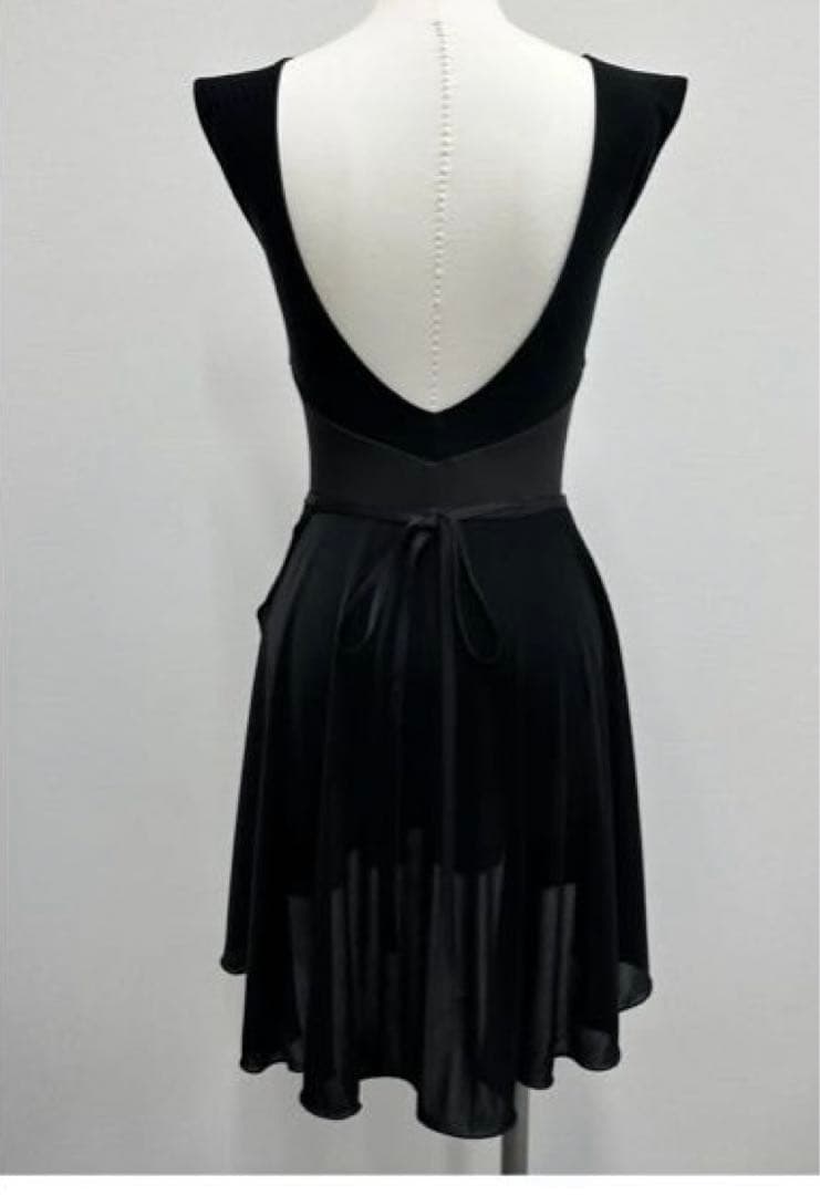 新品10,890円　ティアラ　レオタード　S