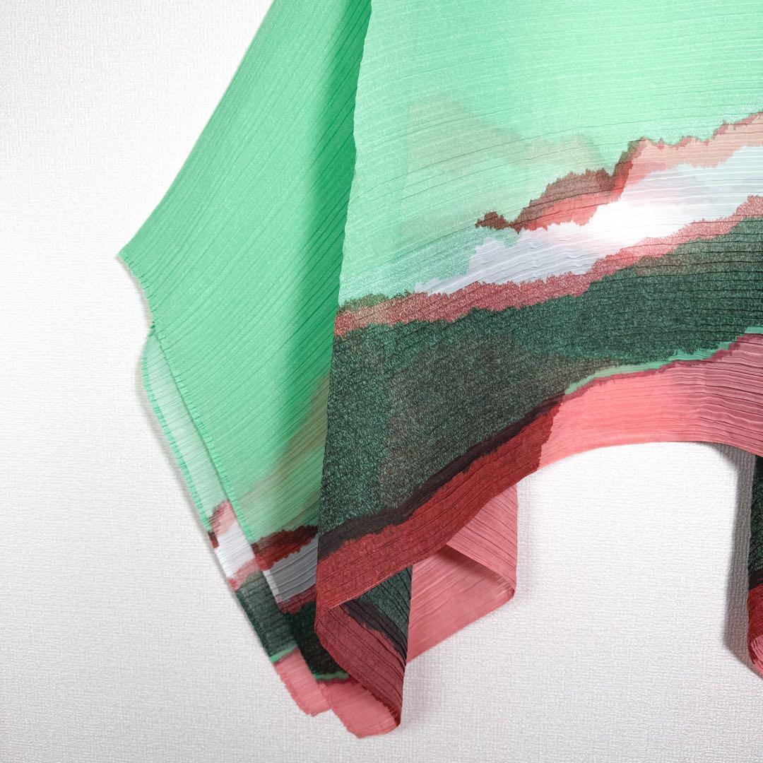 プリーツプリーズ マダムT ポンチョ ケープ　グリーン系　柄