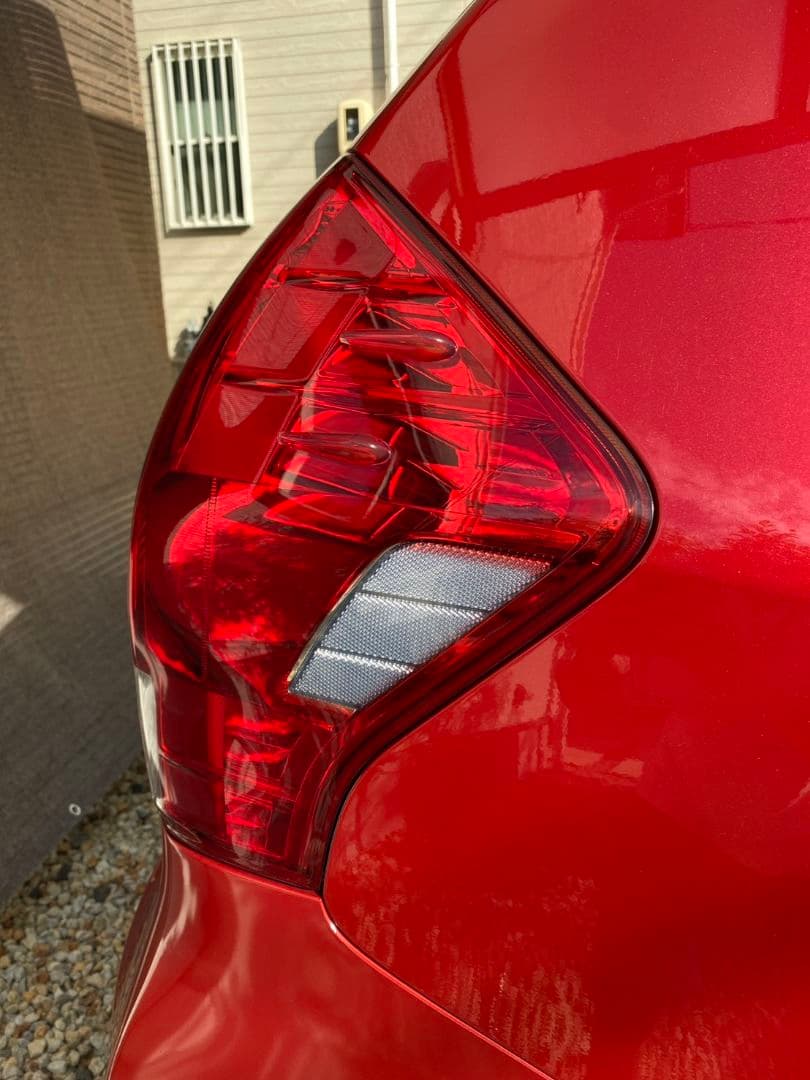 プリウスαテールランプ値下げしました。