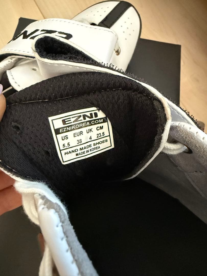 EZNI ホワイトシューズ 23.5㎝