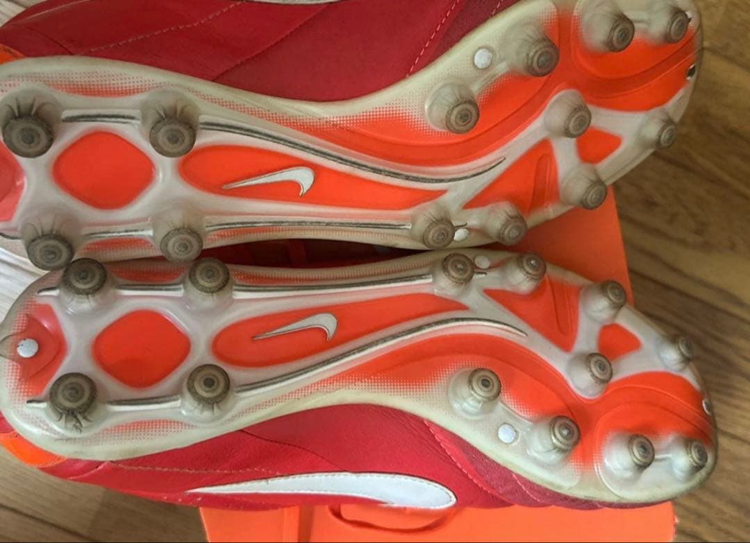 サッカースパイク　ティエンポ