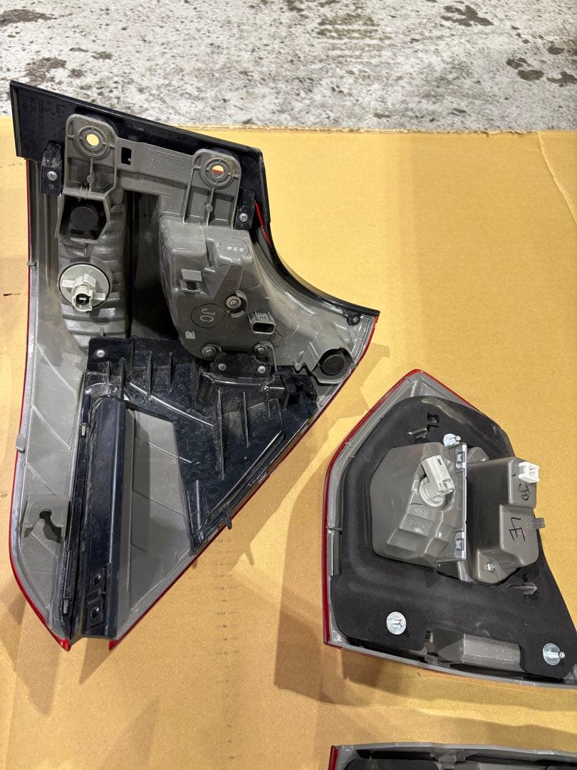 フリード　純正　テールセット　美品