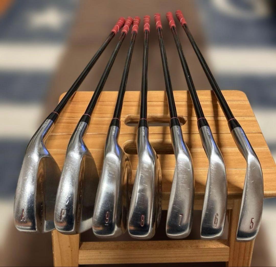 オノフ　イントゥザエアー(ONOFF INTO THE AIR) 中空アイアン