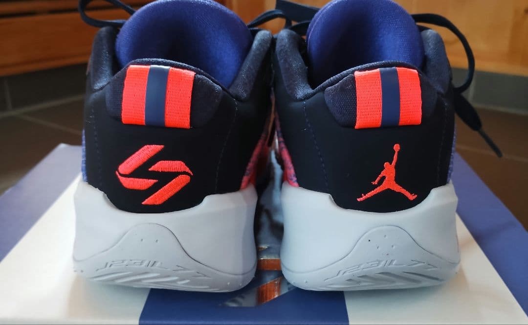 ひ*ん様 NIKE　ルカ 3 ジュニア バスケットボールシューズ２２,５cm